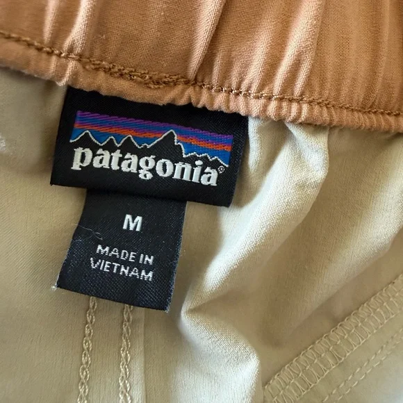 NWOT Patagonia Women's Outdoor Everyday 4" Shorts (Oar Tan) - Picture 6 of 8
